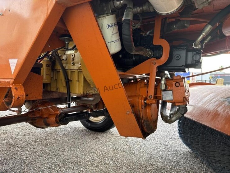 broce-crt350-sweeper-image-18