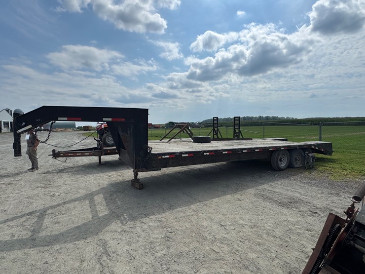 #359-•-gooseneck-trailer-image-2