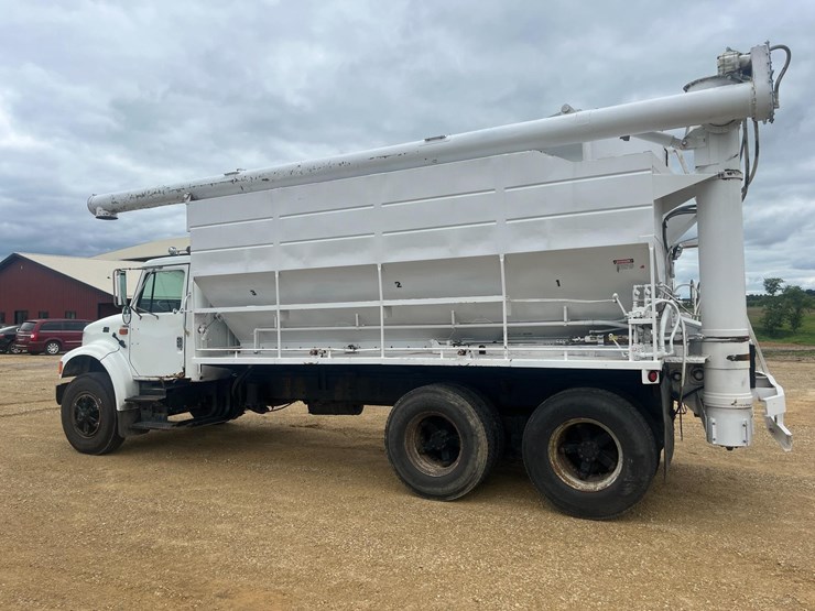 international-4900-image-4