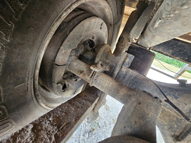 2002-freightliner-fl70-image-66