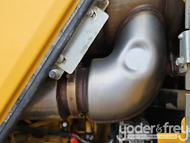 2018-deere-850k-lgp-image-53