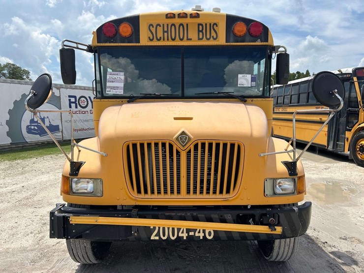 2004-ic-corporation-3000ic-school-bus-image-31