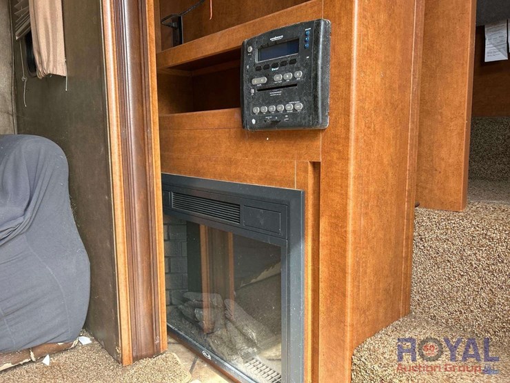 2015-revere-shasta-27db-5th-wheel-travel-trailer-image-24