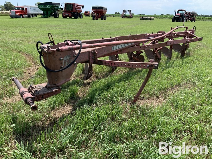 massey-ferguson-880-image-1