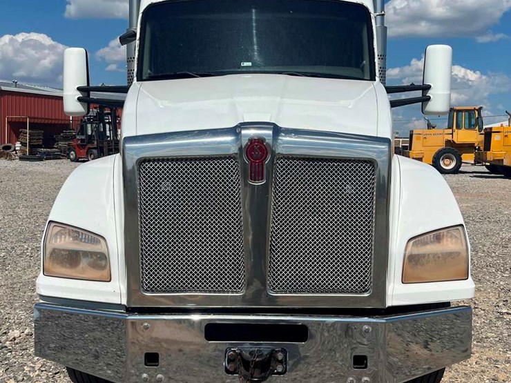 2015-kenworth-t880-image-2
