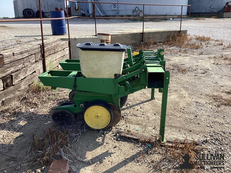 john-deere-2r30"-3-pt-planter-image-4