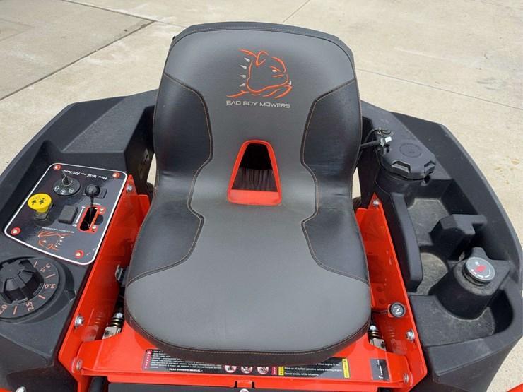 2023-bad-boy-724cc-magnum-zero-turn-mower-image-16