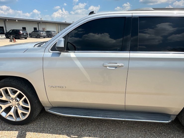 2015-gmc-yukon-image-17