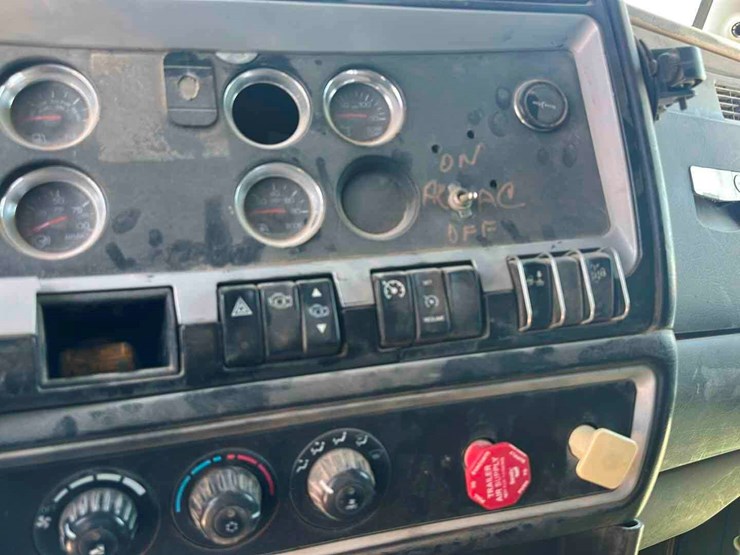 kenworth-t600-image-11
