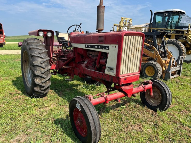 farmall-656-image-1
