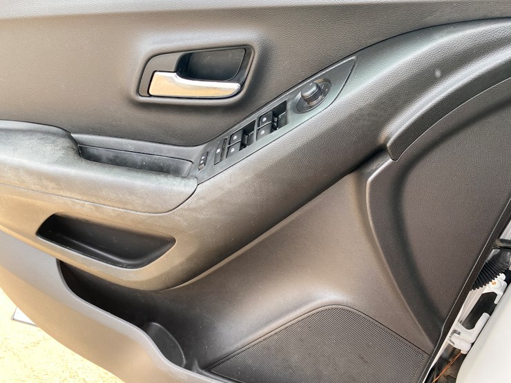 #22411-•-2016-chevrolet-trax-image-12