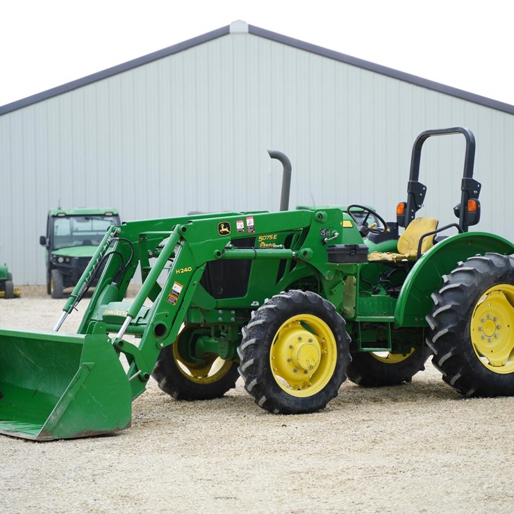 2015 JOHN DEERE 5075E
