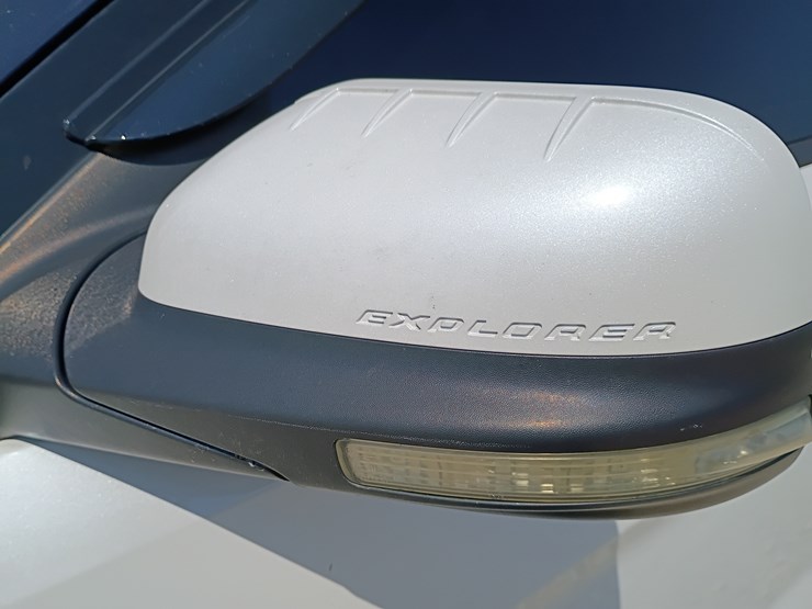 2013-ford-explorer-image-34