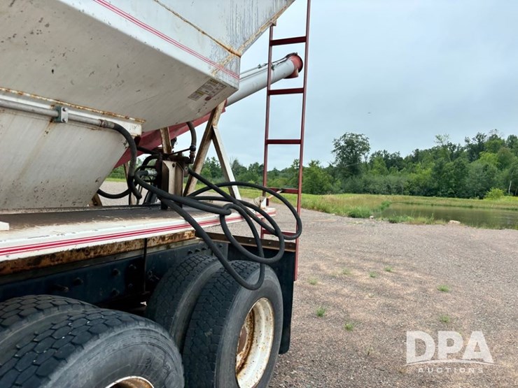 1996-mack-ch613-image-26