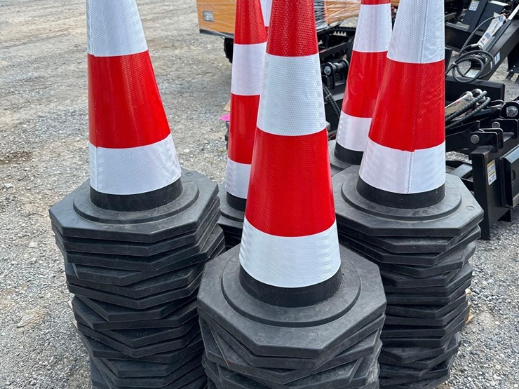 100-safety-cones-image-2