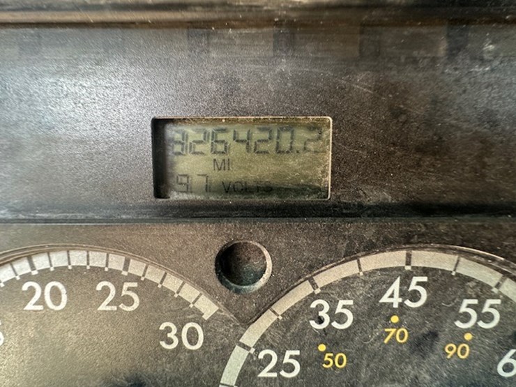 #22942-•-2005-freightliner-image-66