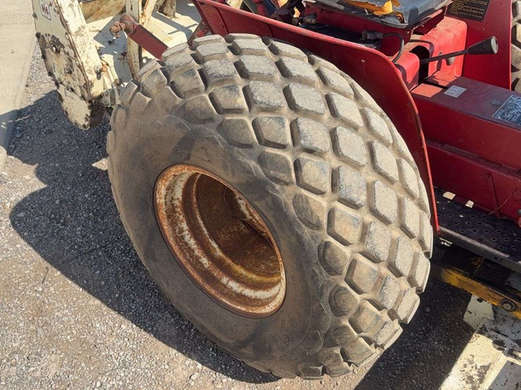 interntional-184-2wd-tractor-image-8