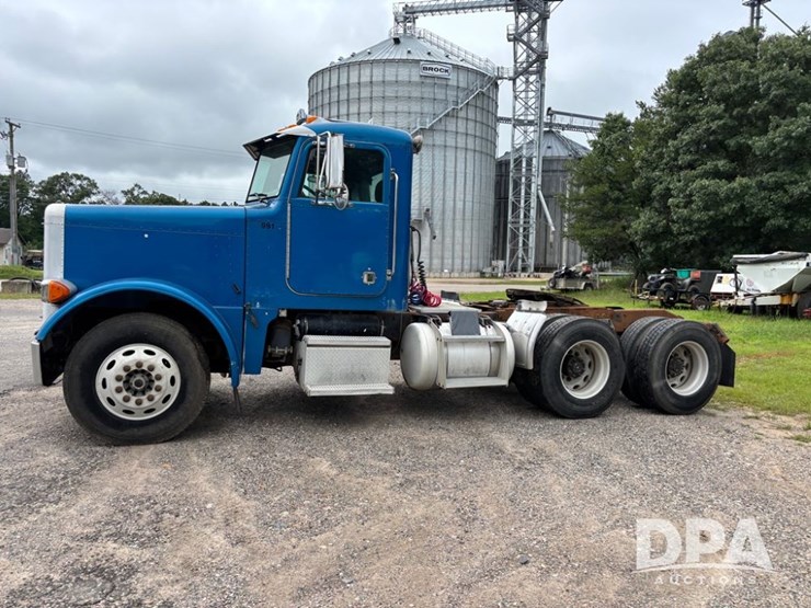 2002-peterbilt-379-image-14