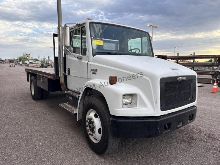 2003-freightliner-fl70-image-4