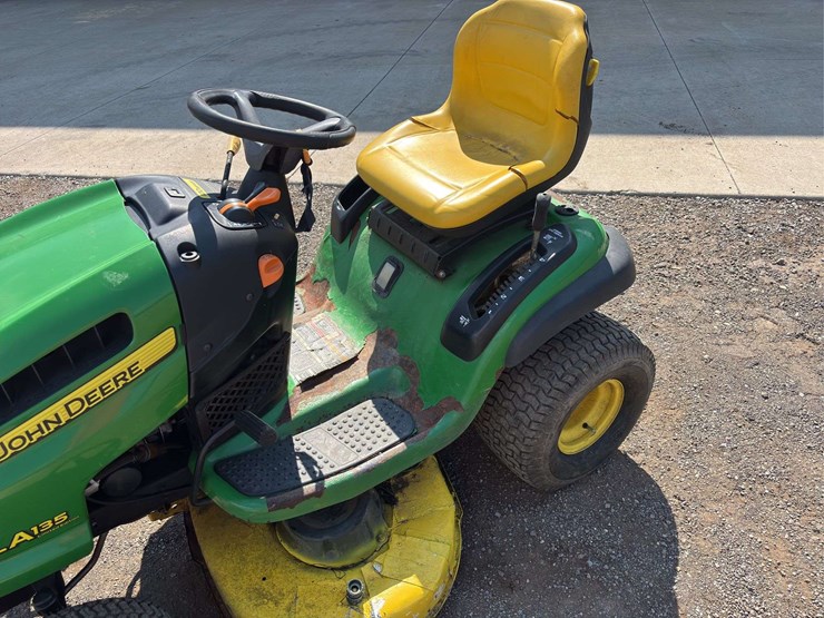 john-deere-la135-image-11