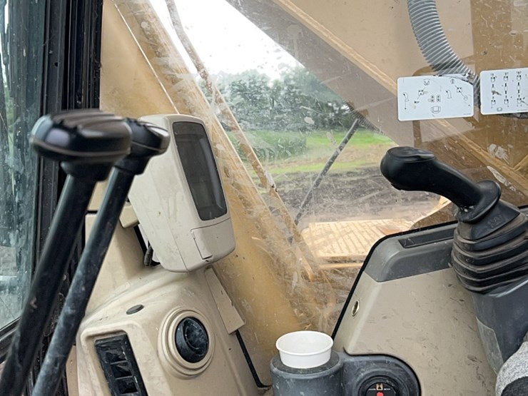 caterpillar-320-image-47