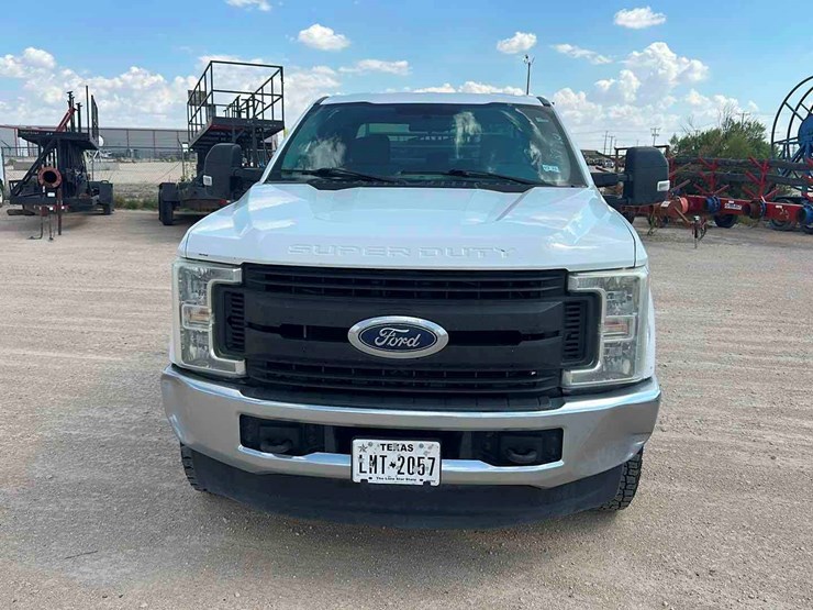 2019-ford-f350-image-2