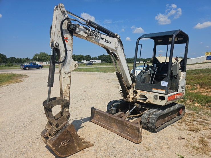bobcat-325-image-1