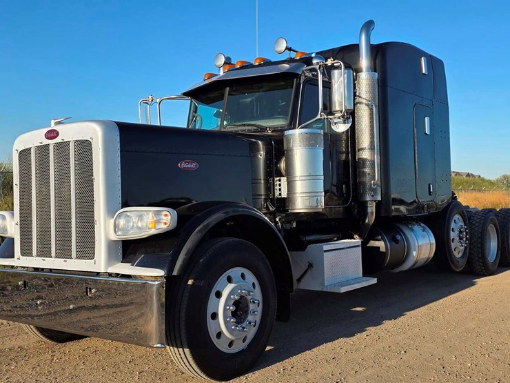 2015-peterbilt-389-image-1