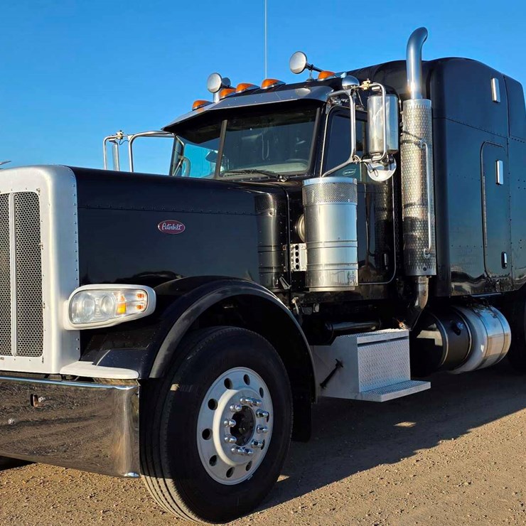 2015 PETERBILT 389