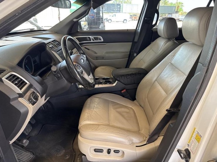 2011-ford-explorer-xlt-image-22