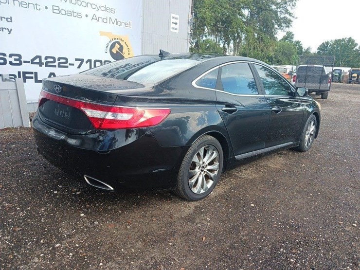 2013-hyundai-azera-runs/moves-base-image-9