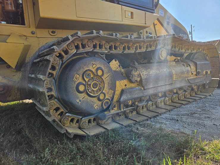 2014-caterpillar-953d-image-90