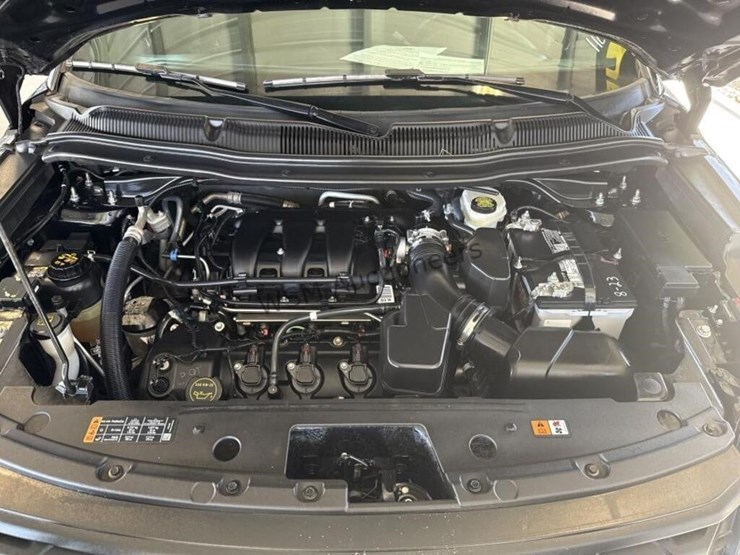 2016-ford-explorer-image-14