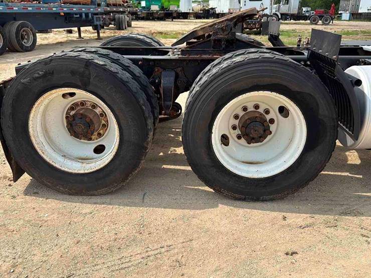 2016-(inoperable)-freightliner-sd122-image-10