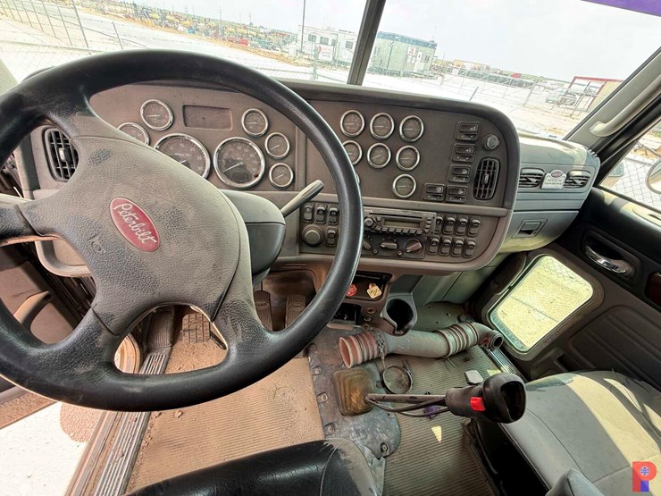 2013-peterbilt-388-image-14