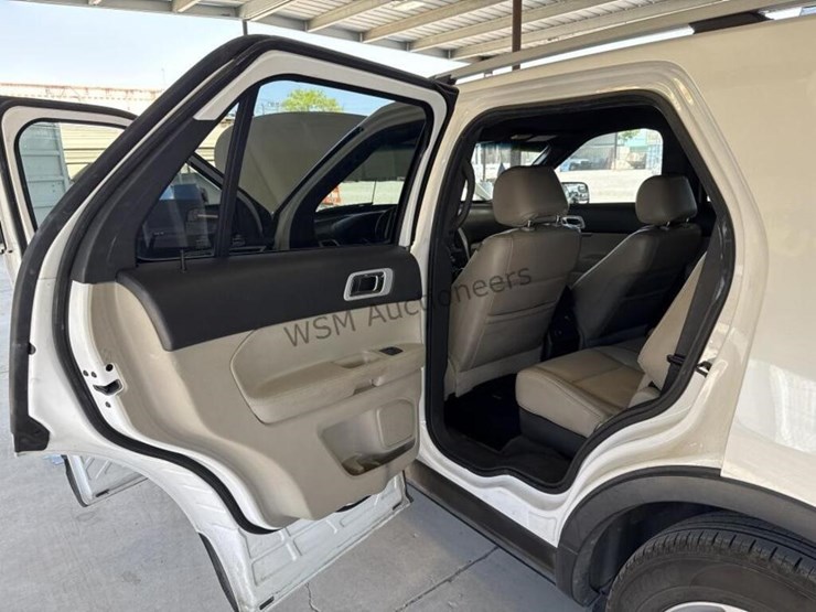 2011-ford-explorer-xlt-image-25