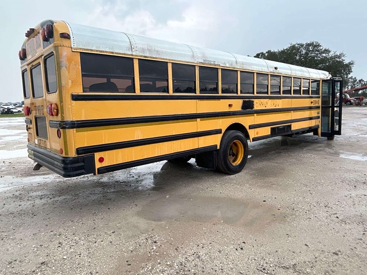2004-ic-corporation-3000ic-school-bus-image-3