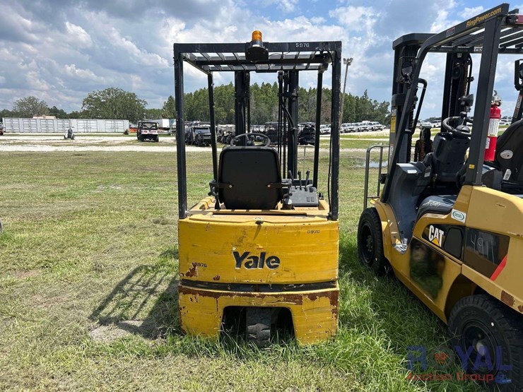 yale-3,500lb-electric-forklift-image-19