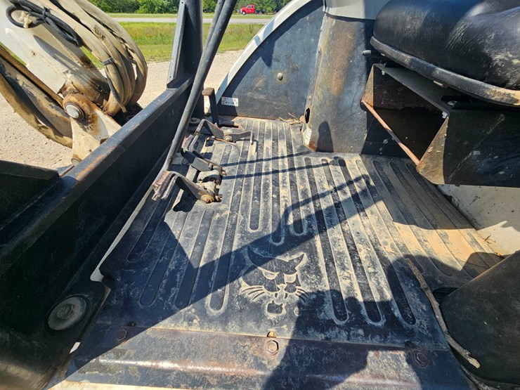 bobcat-325-image-30