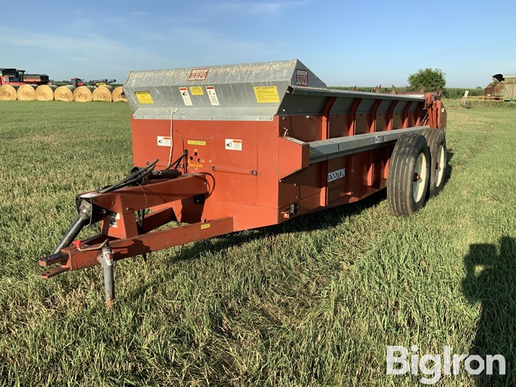 hesston-s370-image-1