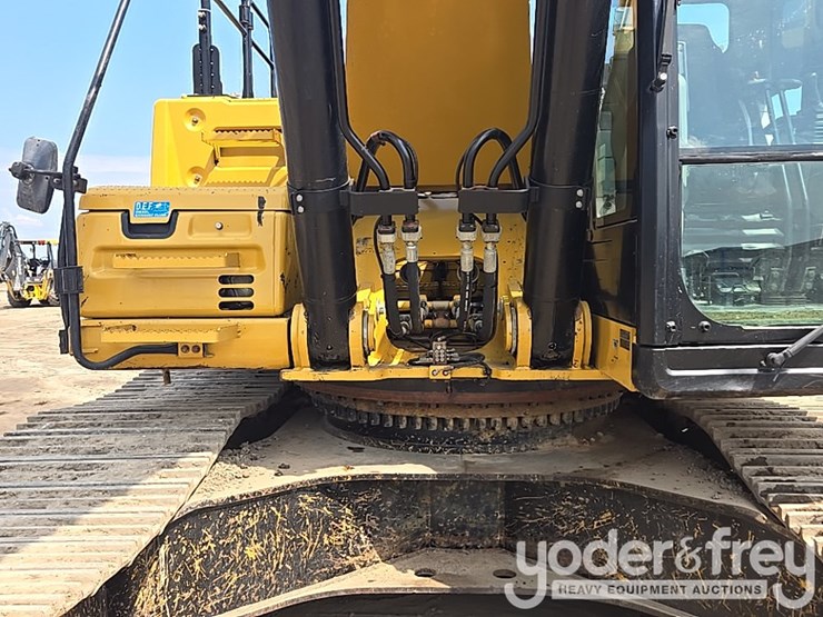 2021-caterpillar-349-image-30