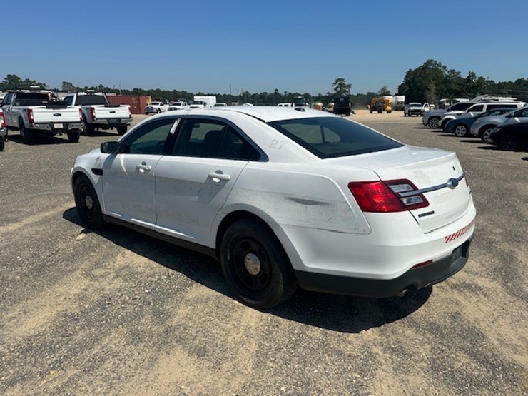 #23002-•-2017-ford-taurus-image-5