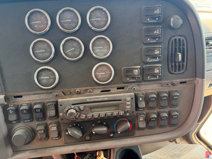 2013-peterbilt-388-image-16