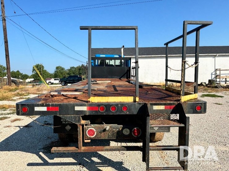 2014-peterbilt-365-image-9