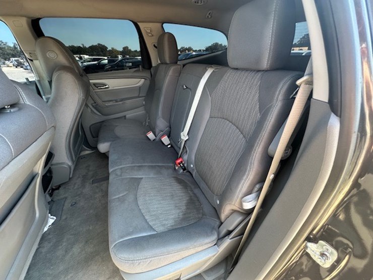 2016-chevrolet-traverse-ls-image-35