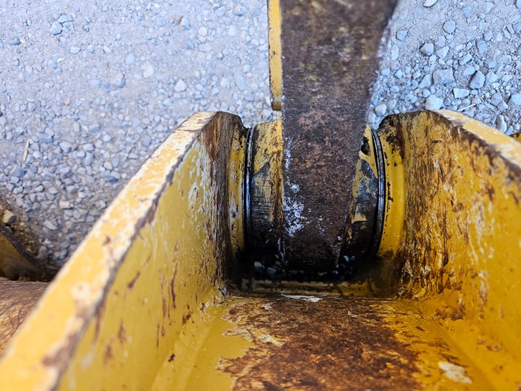 2014-caterpillar-953d-image-119