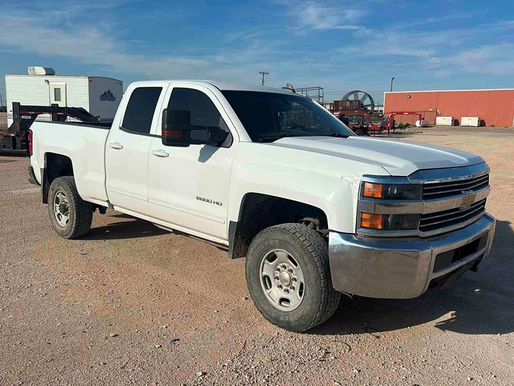 2018-chevrolet-2500-image-2