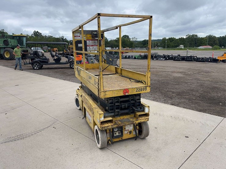 1999-grove-sm2632-scissor-lift-image-3
