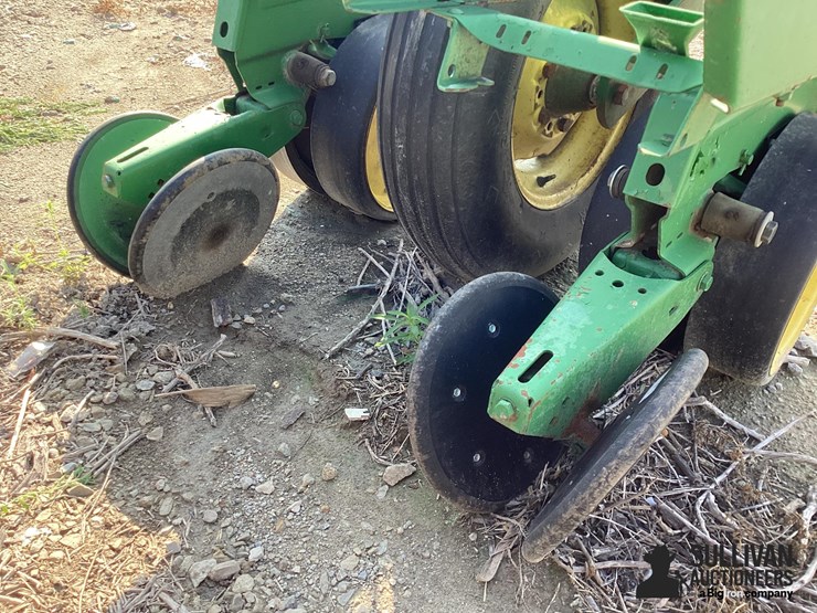john-deere-2r30"-3-pt-planter-image-16