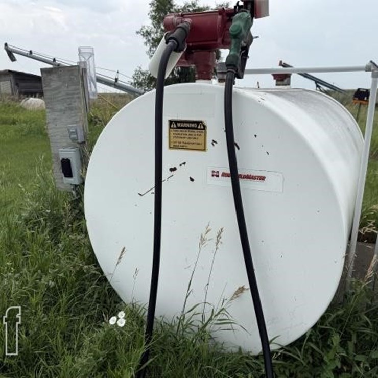 550 GALLON FUEL TANK (2)